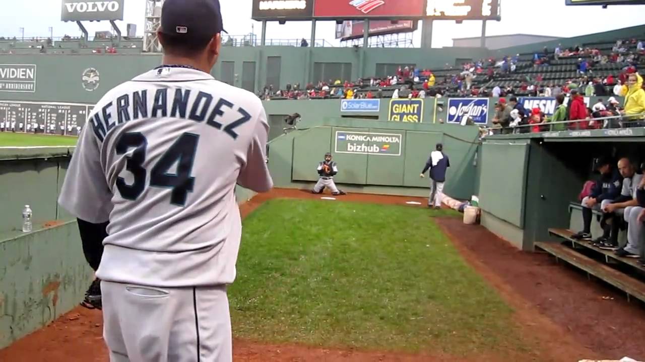 Felix Hernandez Bullpen- Fenway Park August 25, 2010. WWW.BULLPENVIDEOS.COM