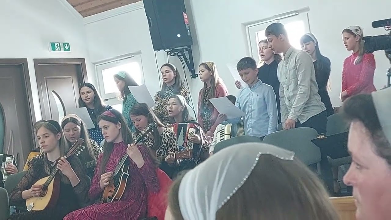 Două mâini Doamne astăzi se unesc