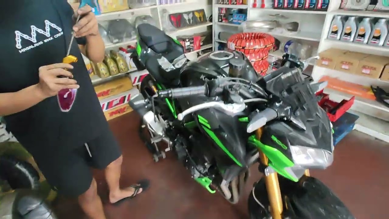 Z900SE BAR END SIDE MIRROR INSTALLATION....