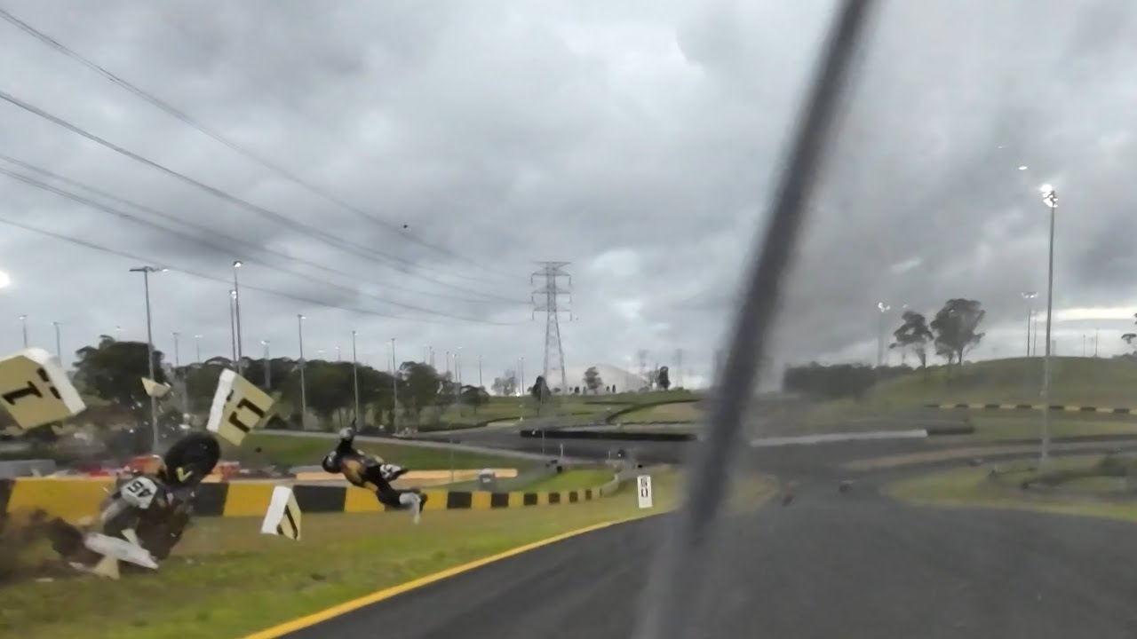 StG #SNS05 R3 Race 1 HUGE CRASH - Aprilia RSV4 1100 Factory E5 - SMSP St George Summer Night Series