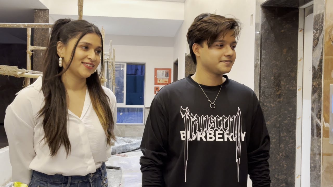 Mannara Chopra and Riyaz Aly Making Reel on Saanware Song Spotted at Abhishek Kumar Building 📸