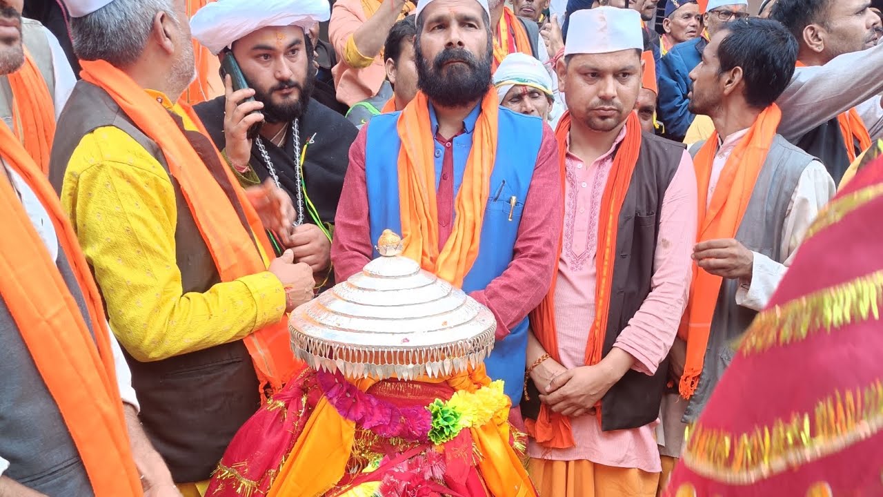 लाटू और भगवती का मिलन कुछ  इस प्रकार से होता है बाण गांव में 