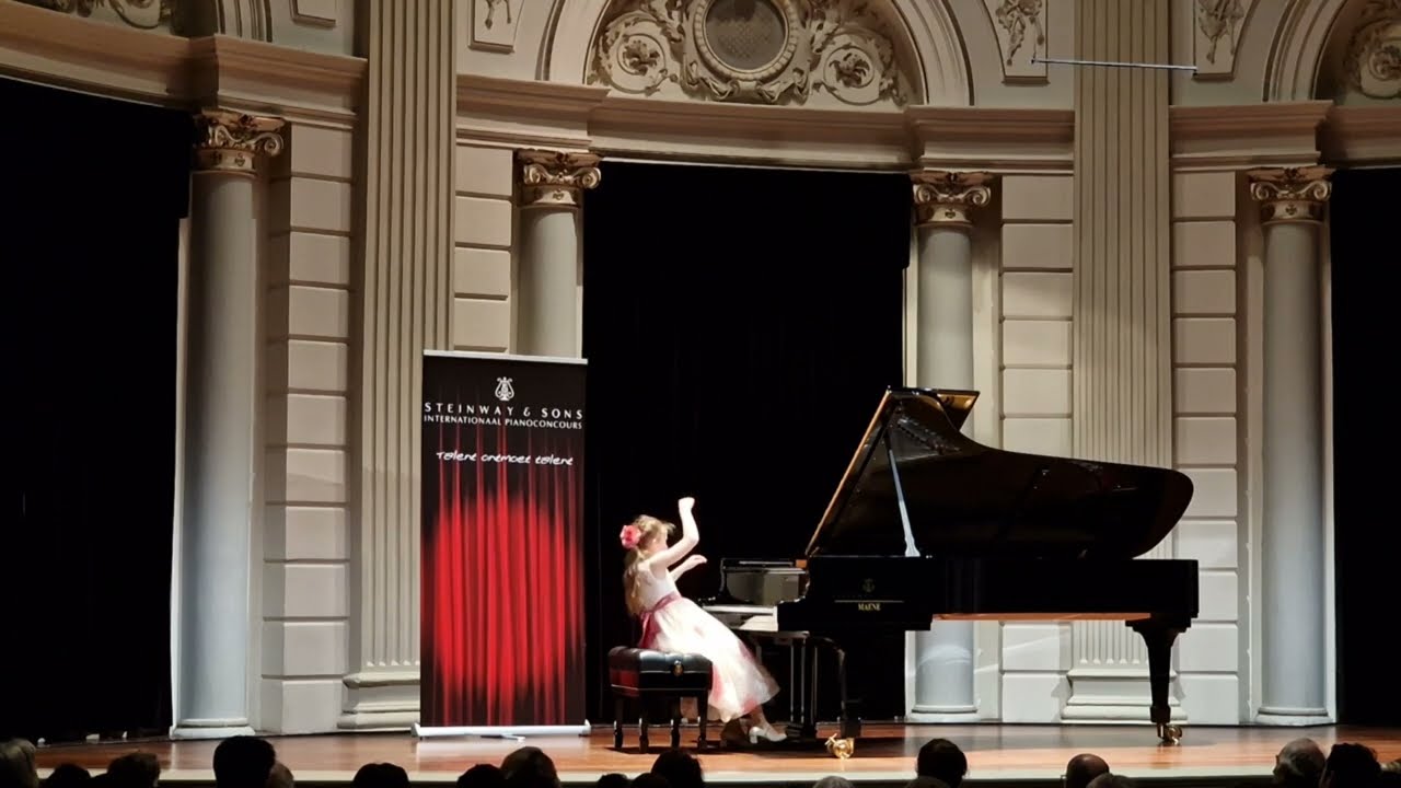 Chopin Fantaisie Impromptu  op.66 played by Yulianna 10 y.o.