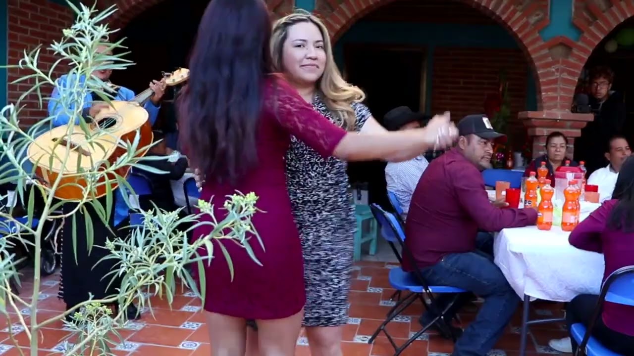 Así se disfrutan las fiestas en San Bernardo Miahuatlan Oaxaca tierra de hermosas mujeres