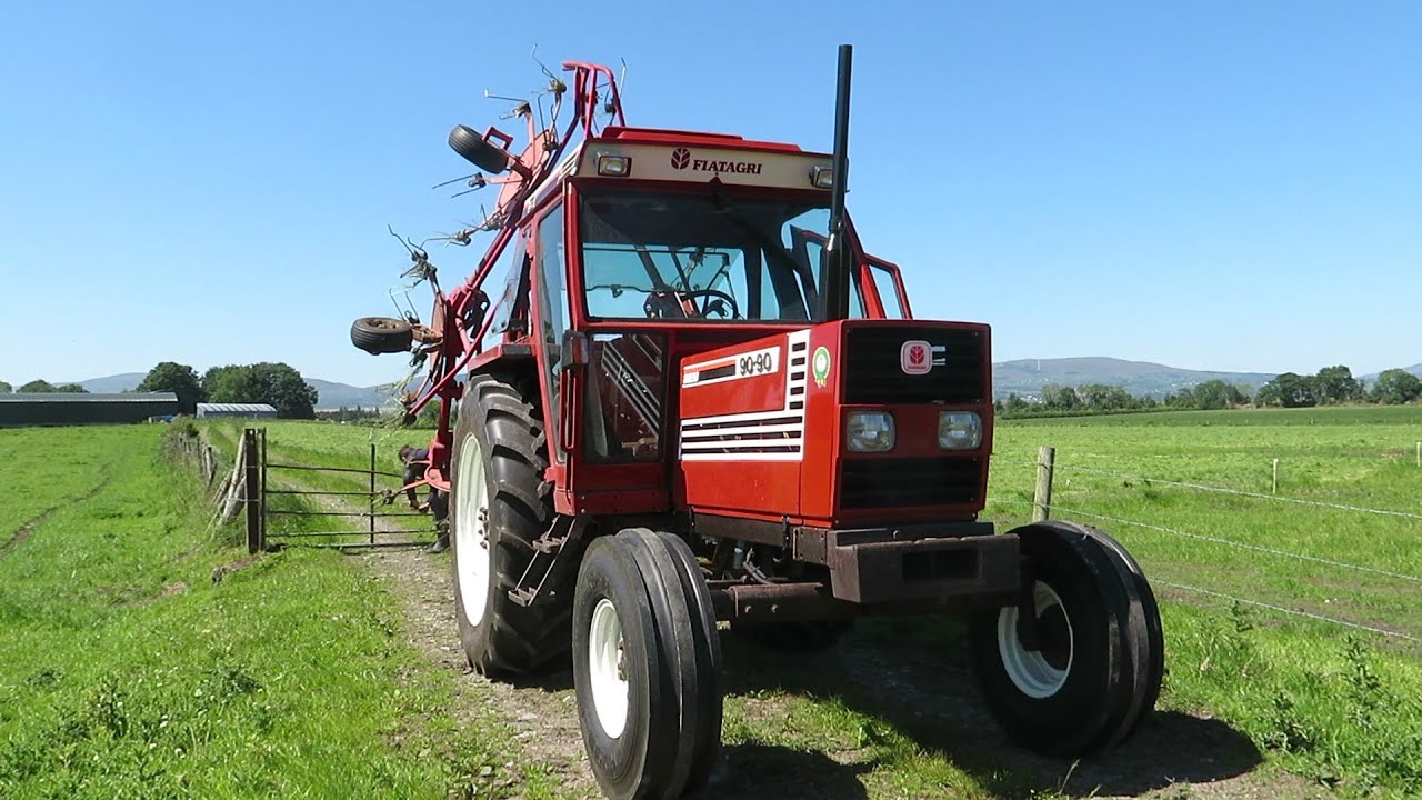 Tedding grass with a Lely lotus rake and a Fiat 90-90
