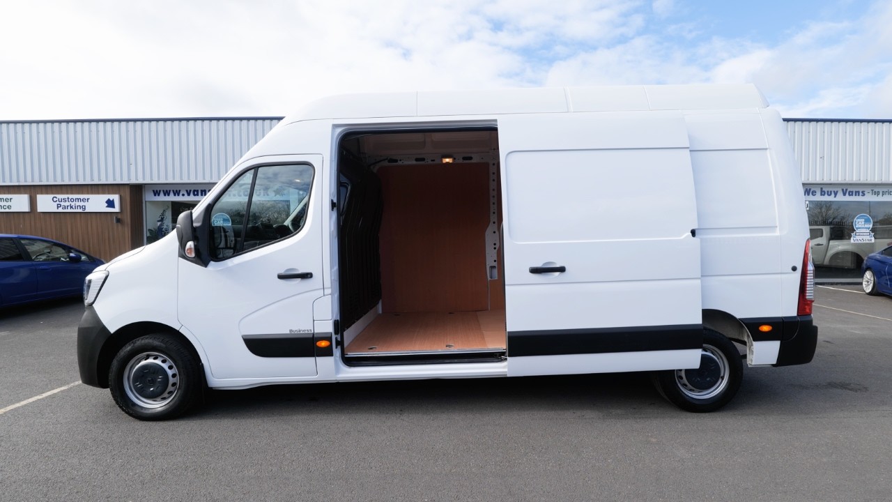 Renault Master 35 2.3 Dci 135 BHP L3 H3 High Roof Business Edition 5dr - MM23 SLZ - VanStar