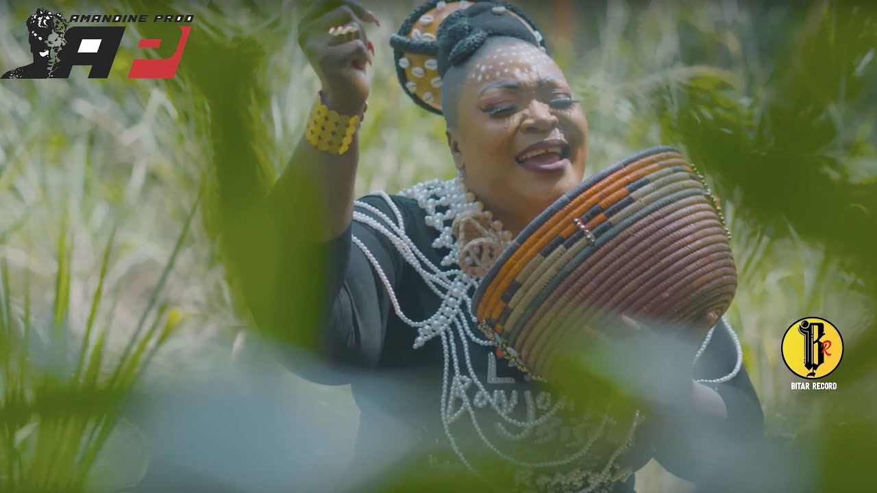 Amandine - Tous Derrière Notre Bâtisseur DAH BRICE (Official Music Video)
