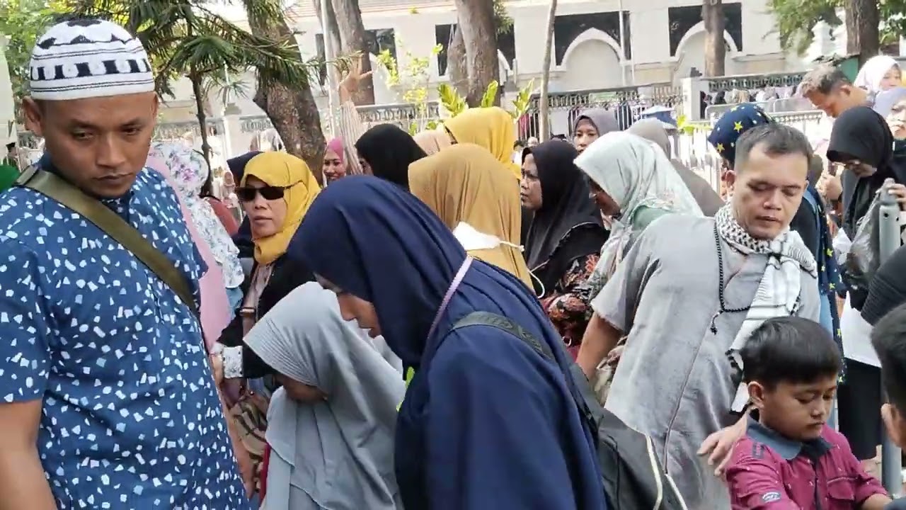 Ziarah Makam Sunan Ampel ( R. Rahmat) Surabaya. By. Trisula Tour