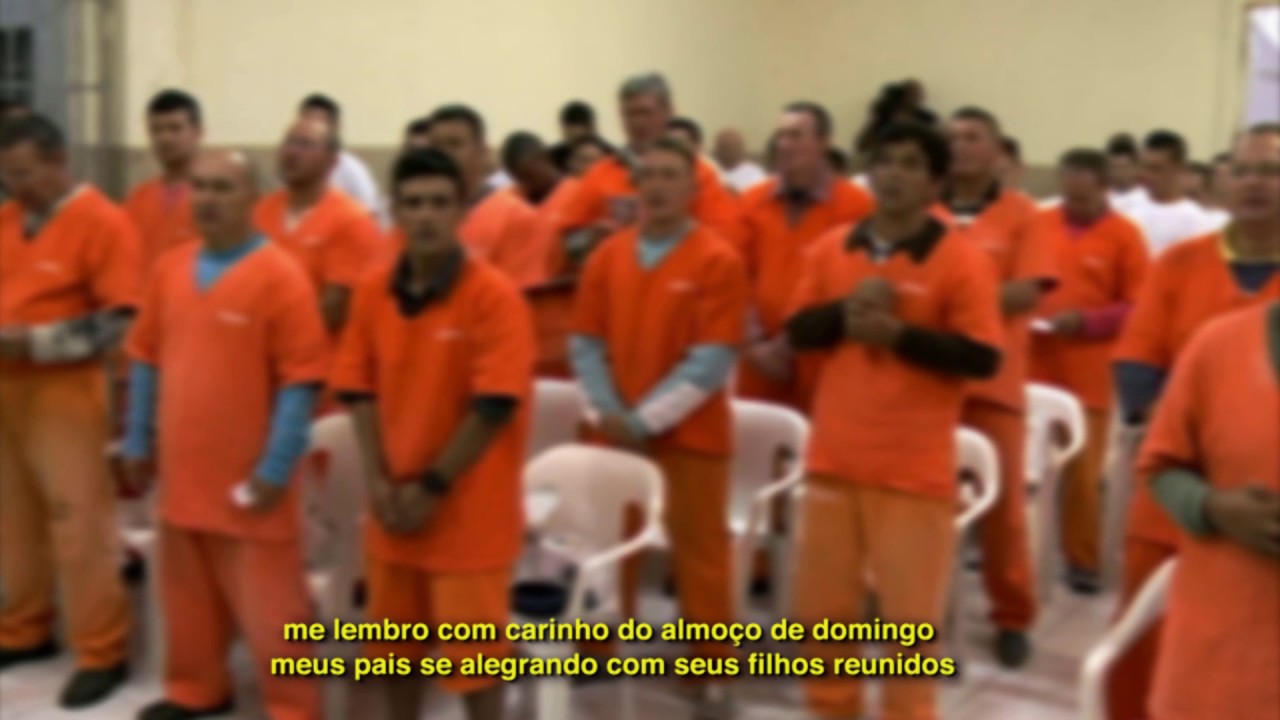 Presidiários Cantam Para as Mães!