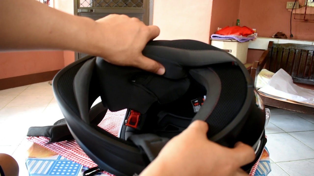 Putting back the inner paddings and visor of the Spyder Phoenix 2.0