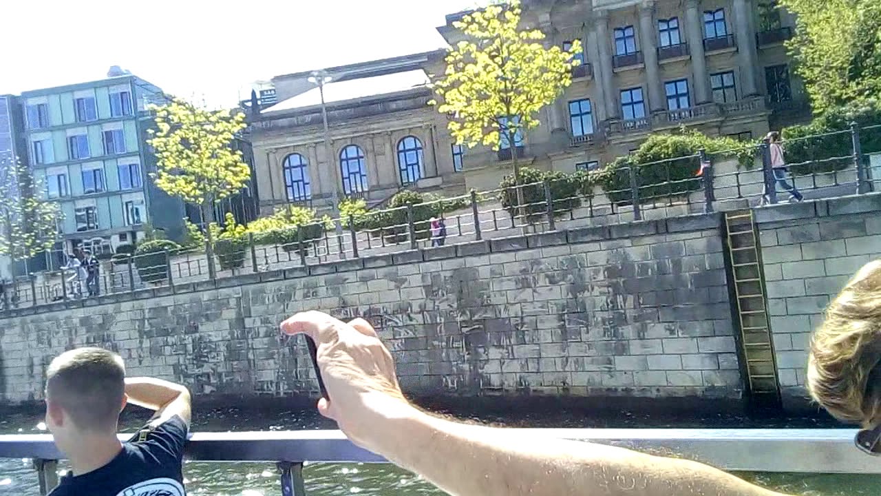 Берлин,  прогулка на теплоходе по реке Шпрее.Walk in Berlin along the river Spree.