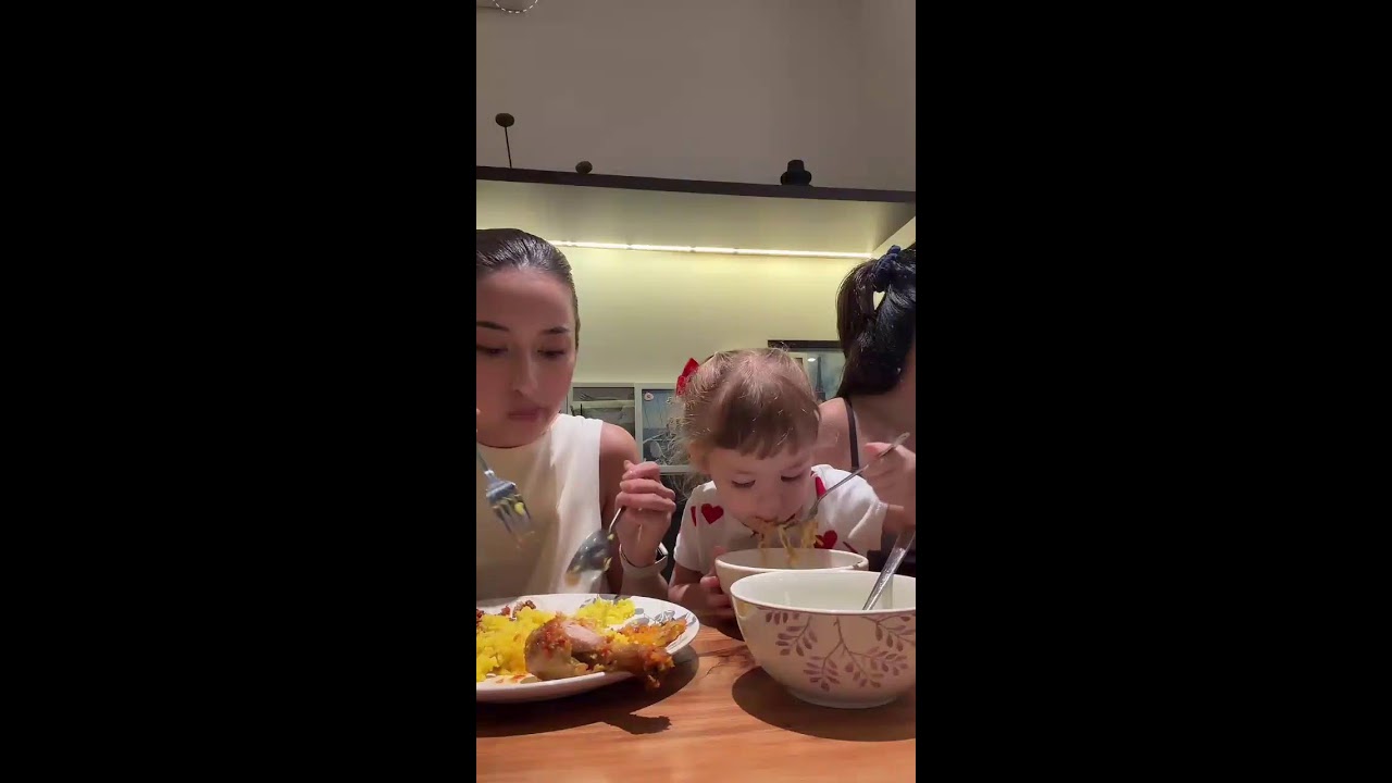 JENIFFER COPPEN BUKA PUASA BARENG KELUARGA