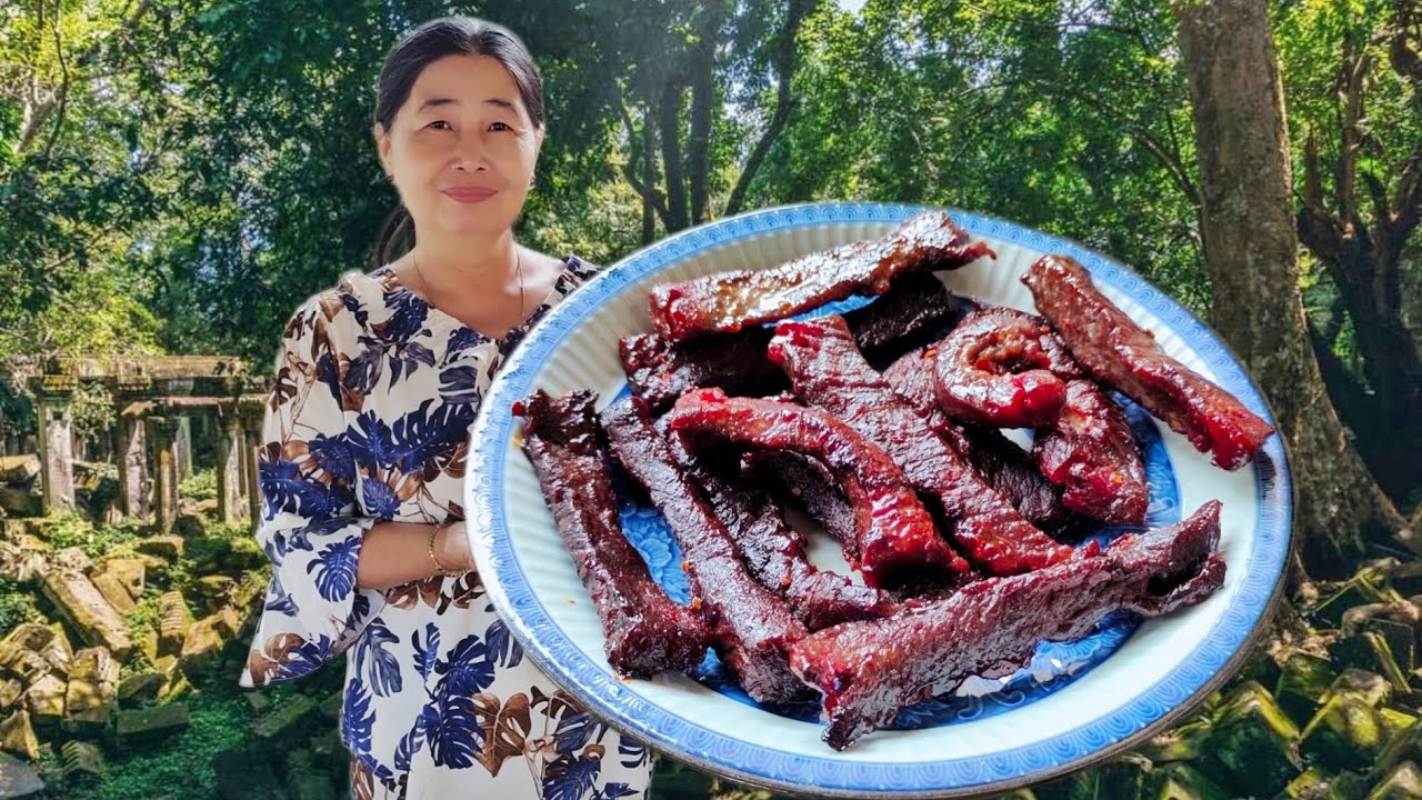 គោងៀតប្រឡាក់គ្រឿងមានរសជាតិឆ្ងុយឆ្ងាញ់-Dried beef with delicious ingredients/Dara Cooking