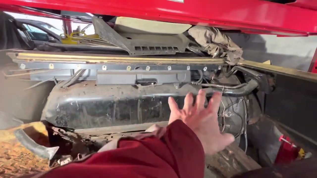 Mercedes R107 SL - How to remove fuel tank, header tank + locking fuel cap