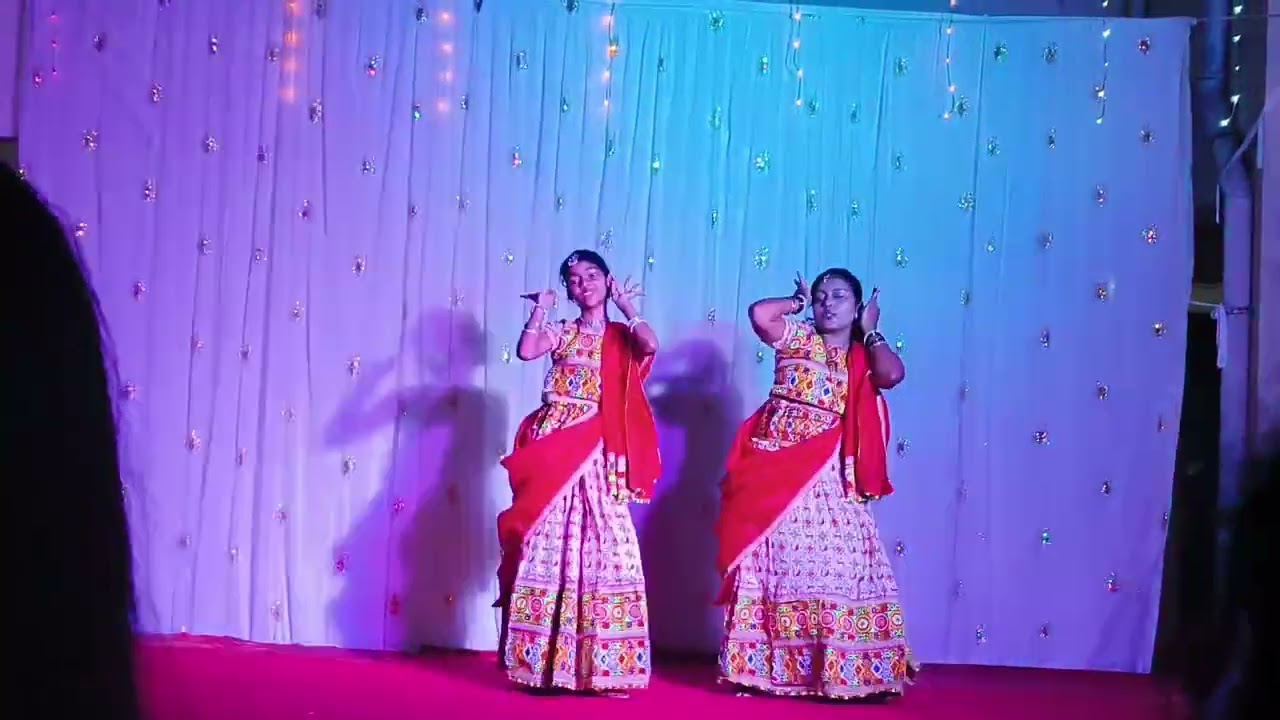 आई आणि मुलगी ची सुंदर जोडी आणि डान्स सुद्धा😃😍🥰