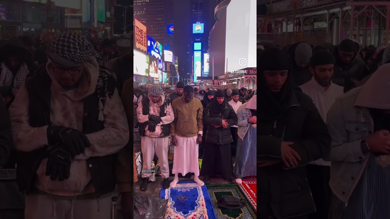 Muslims gather in New York's Times Square for Taraweeh prayers #taraweeh #muslimprayer
