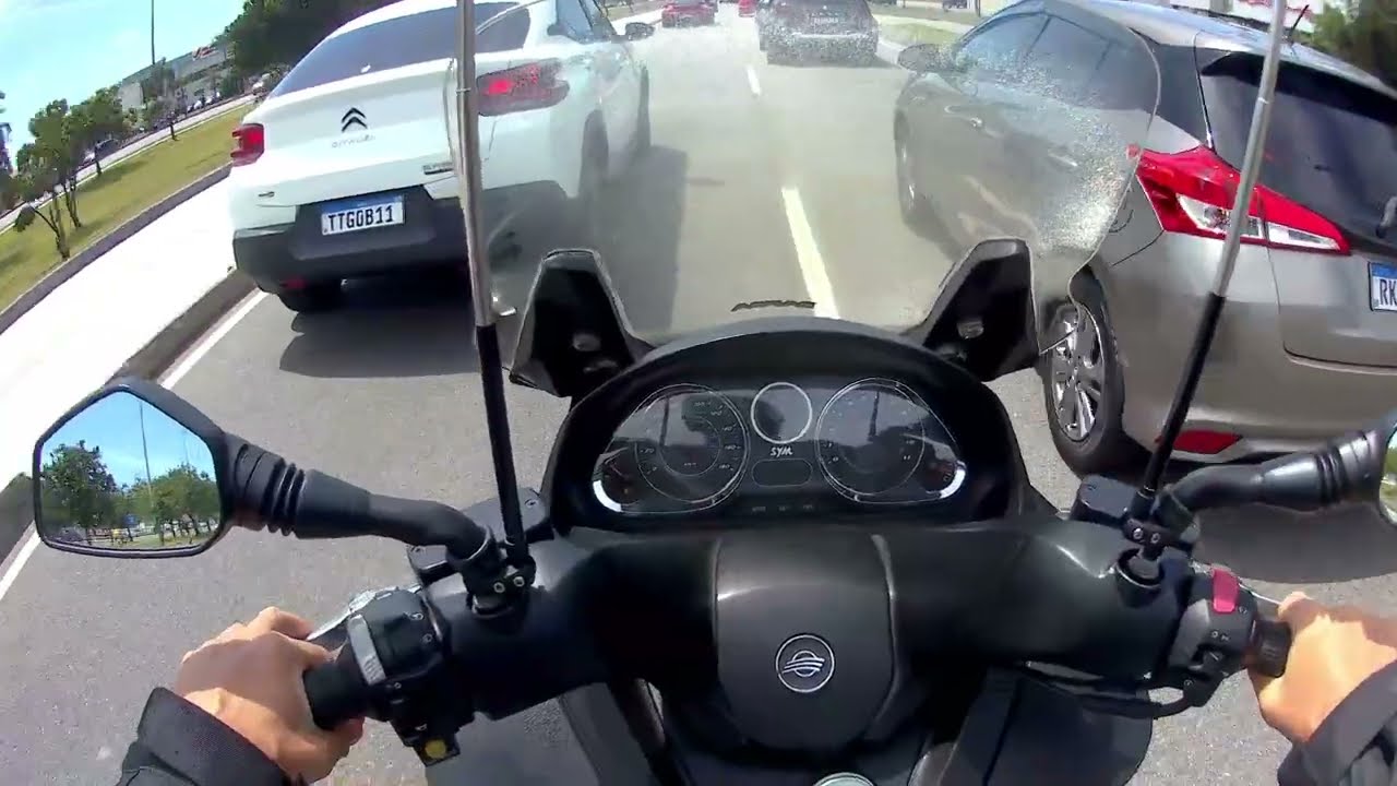 Corredor com a Maxsym 400i. Será que passa? Vem ver!