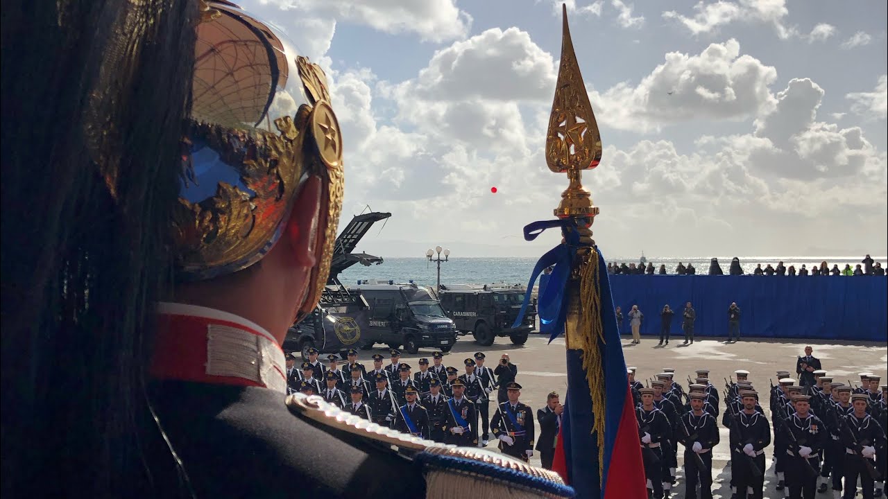 Napoli: Mattarella alla cerimonia in occasione della Festa delle Forze Armate
