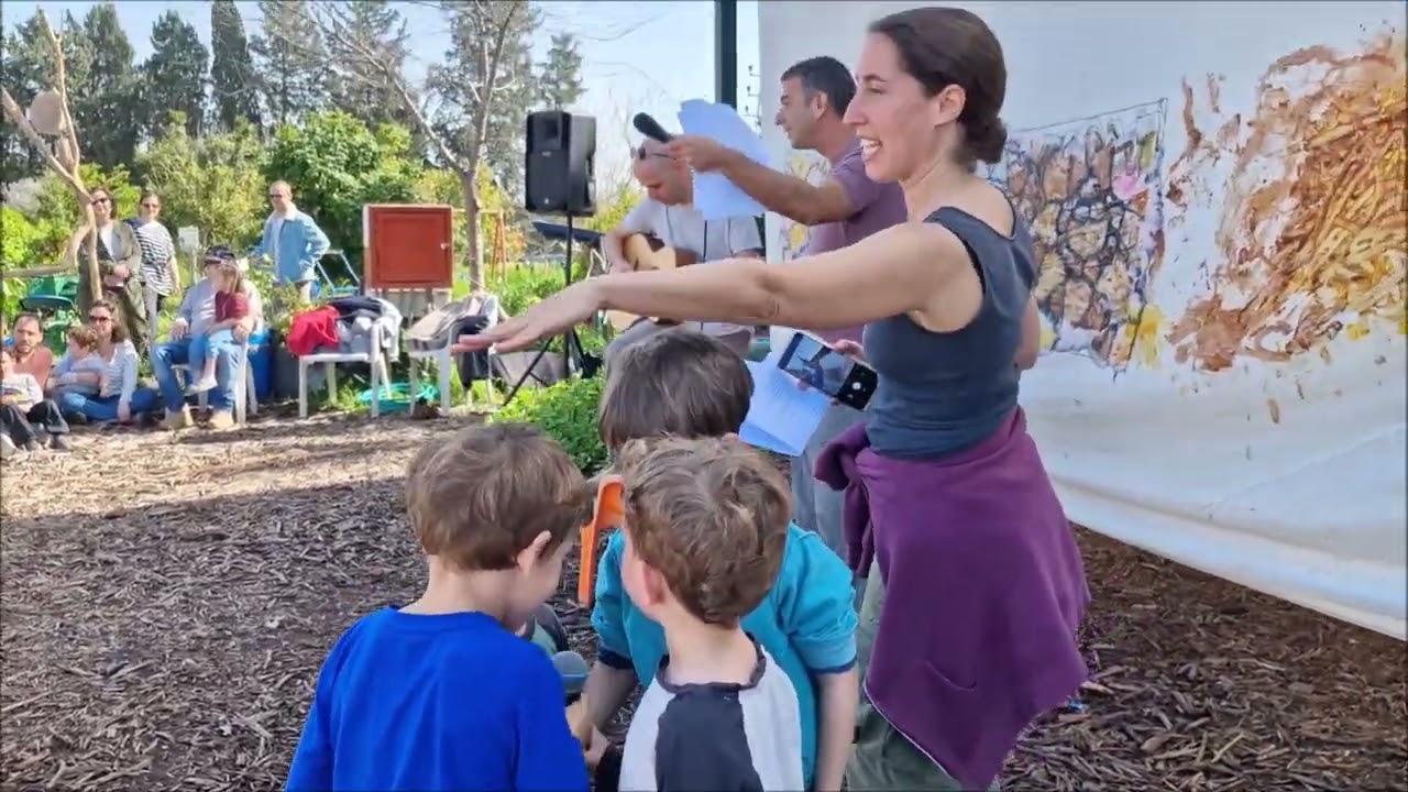 טו בשבט בגינה הקהילתית