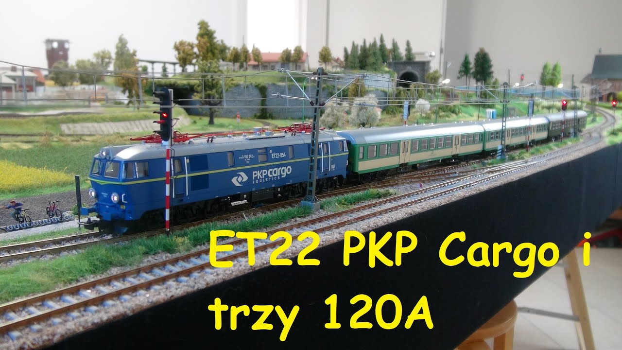 Na makiecie: ET22 PKP Cargo i trzy 120A