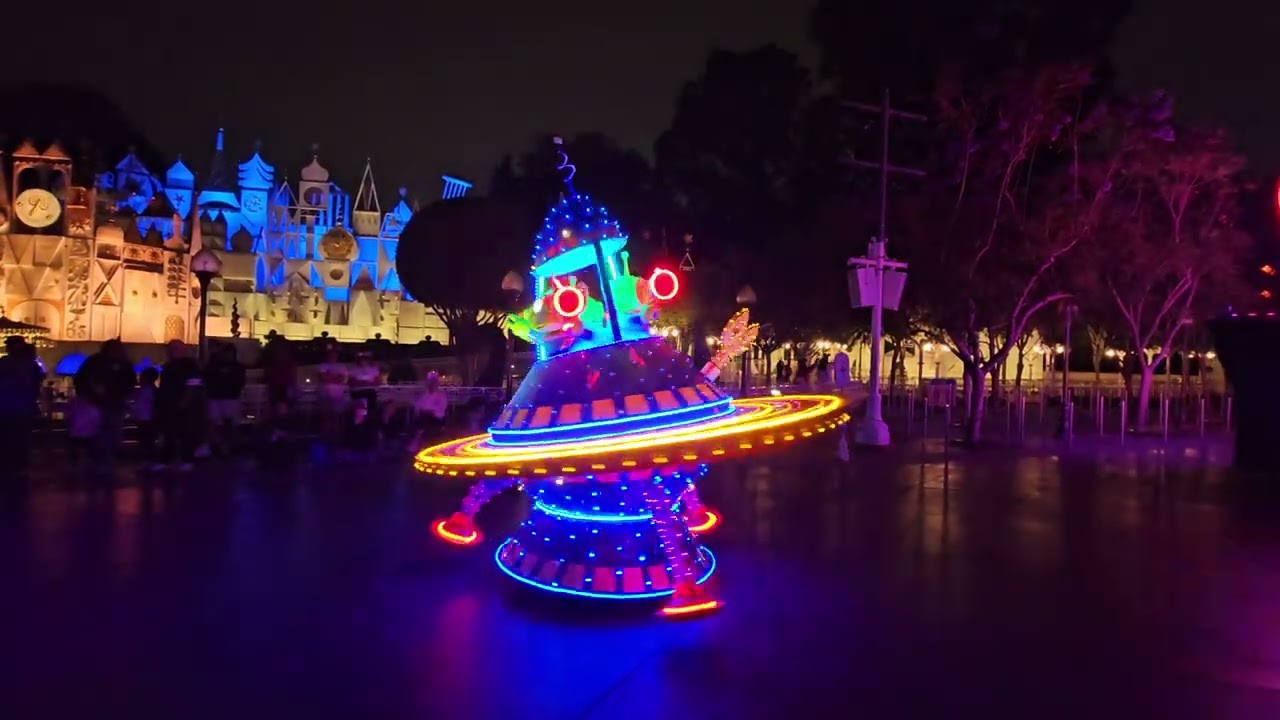 Paint The Night#disney #paintthenight #disneyland #