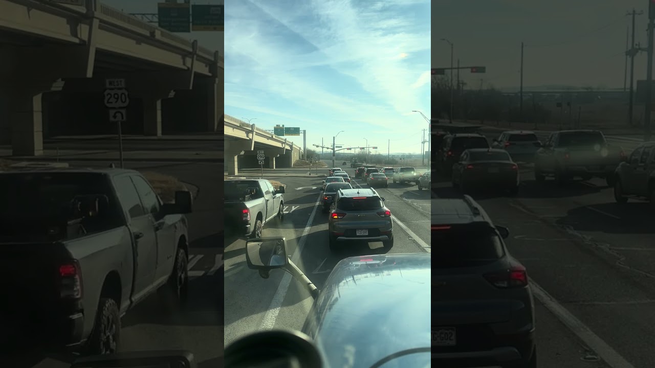 Transportando tierra para tapar la basura en Texas 