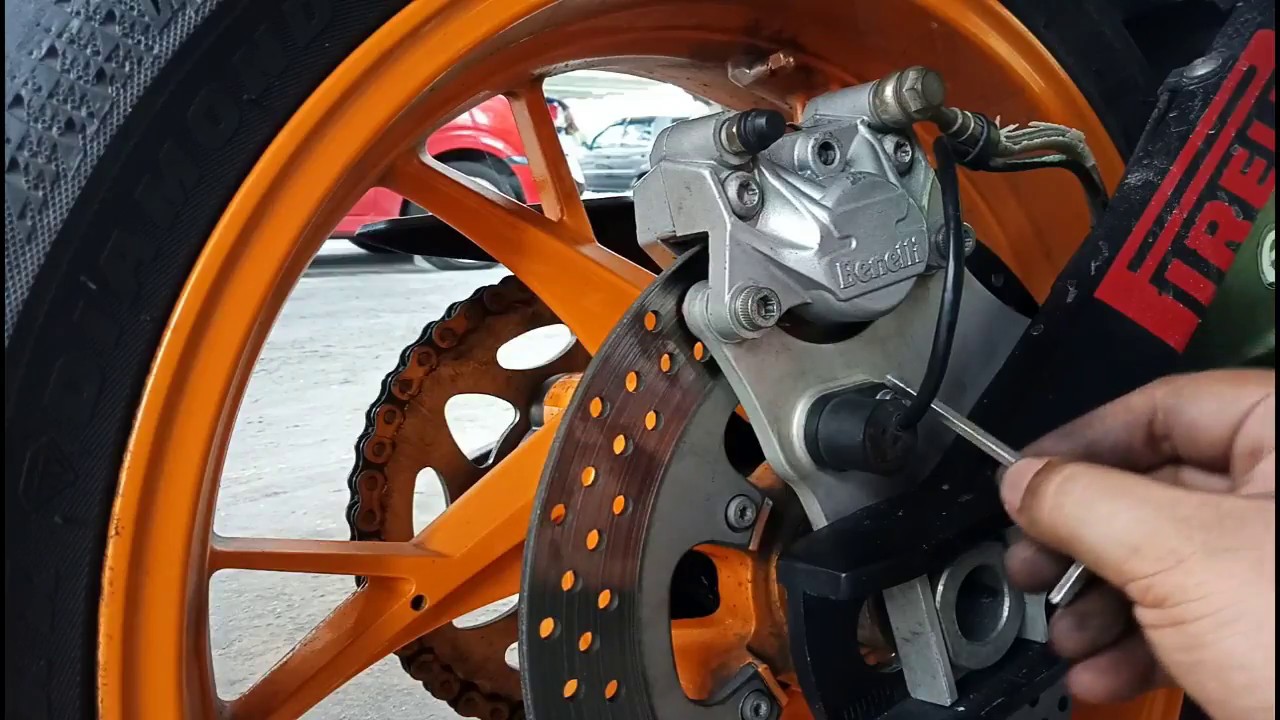 Benelli TNT600 | How to | rear brake pad change/replacement | easy peasy 10 minutes only!!