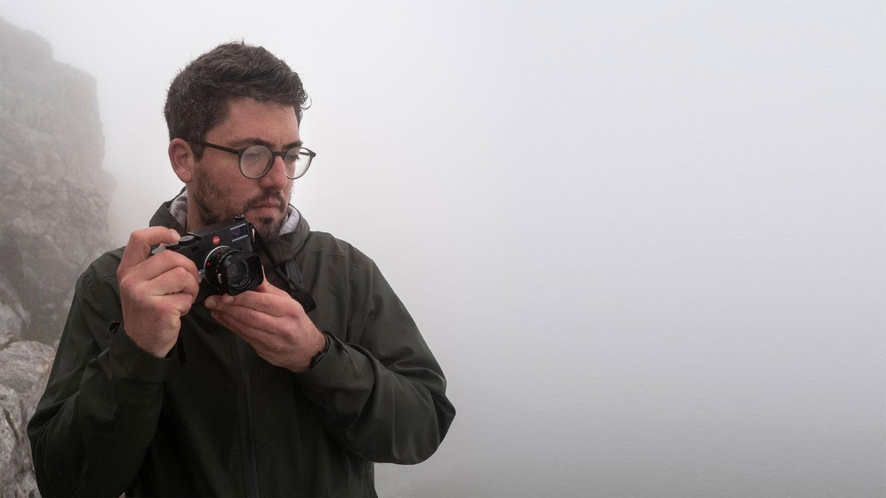 Dominic Nahr mit der Leica M10-R