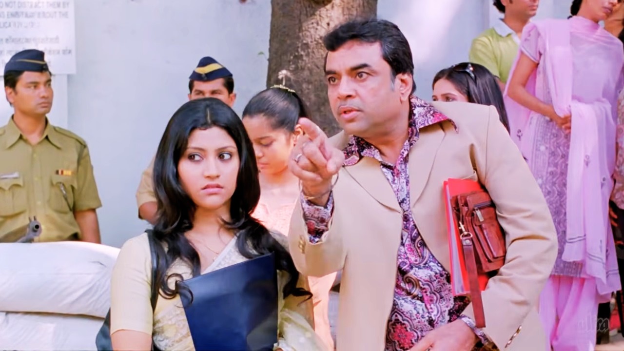 उसकी शकल पर दिख रहा है की पहली बार Visa करवा रहा हैं😂 Paresh Rawal & Konkana Sen Comedy Scene