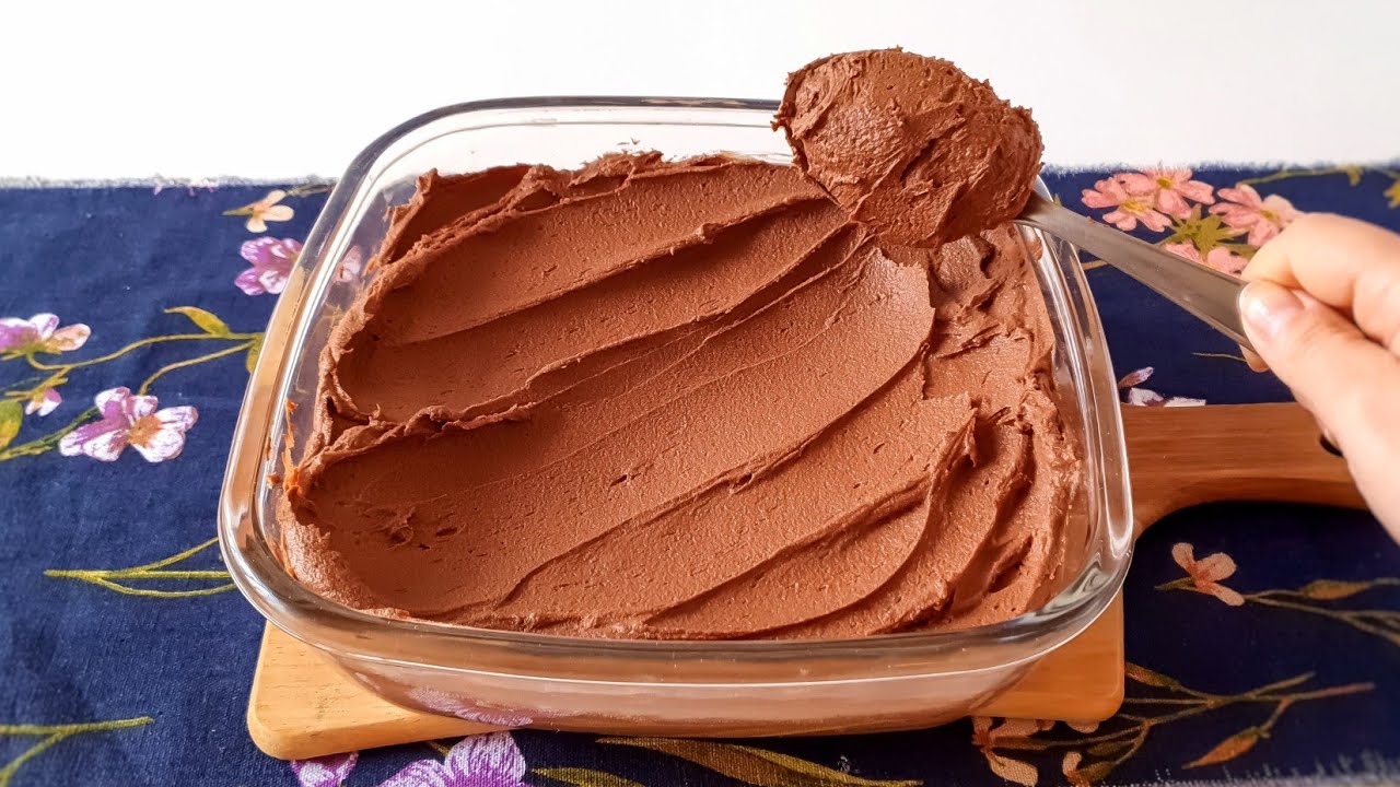 RECHEIO E COBERTURA DE CHOCOLATE SEM IR AO FOGO. Bateu tá Pronto.