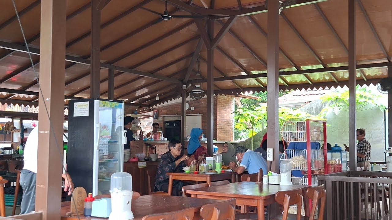 SUASANA BAKMI JAWA JOGOKARIYAN JOGJA CAB.WIROSABAN