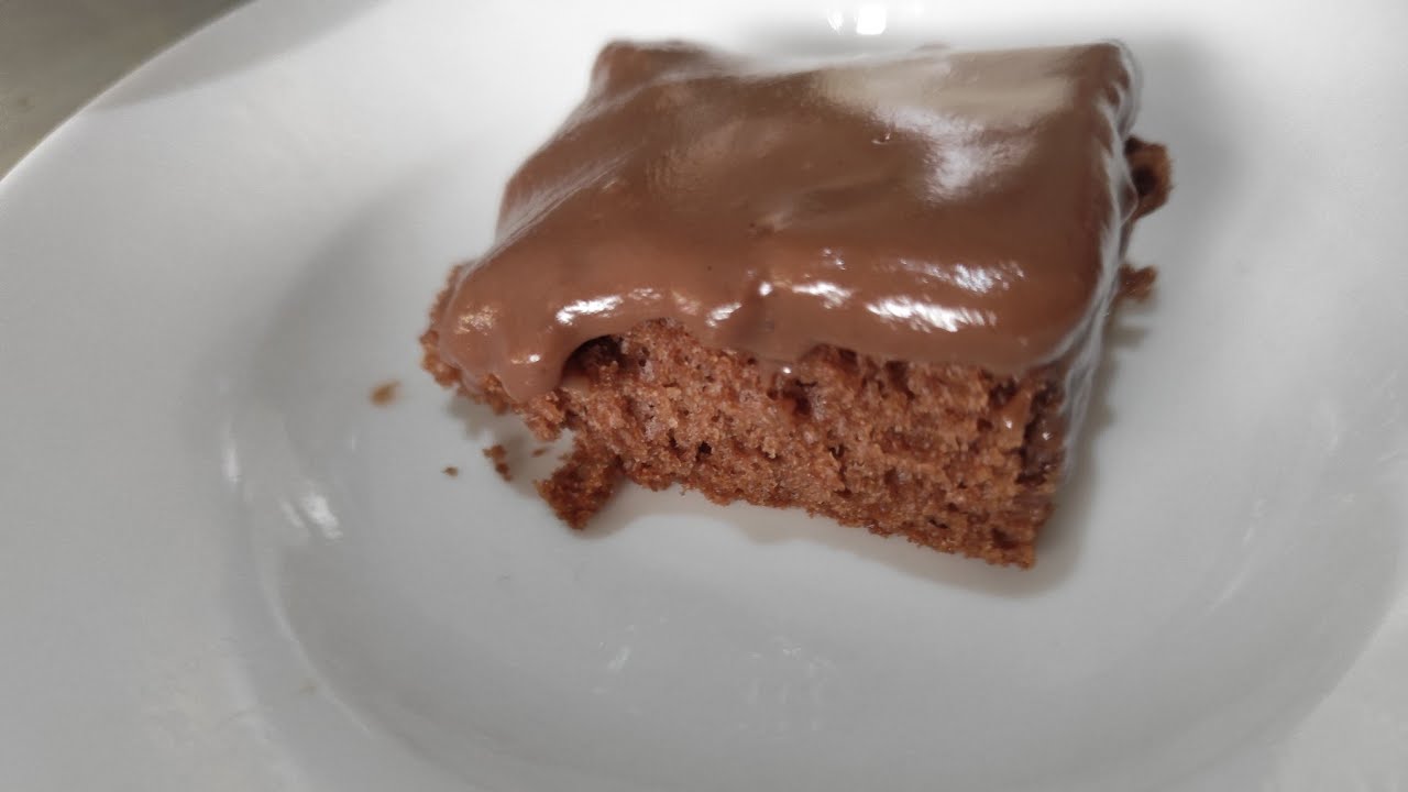 Como fazer Bolo de chocolate sem leite  e com cobertura #bolo #bolochocolate  #receitafacies  