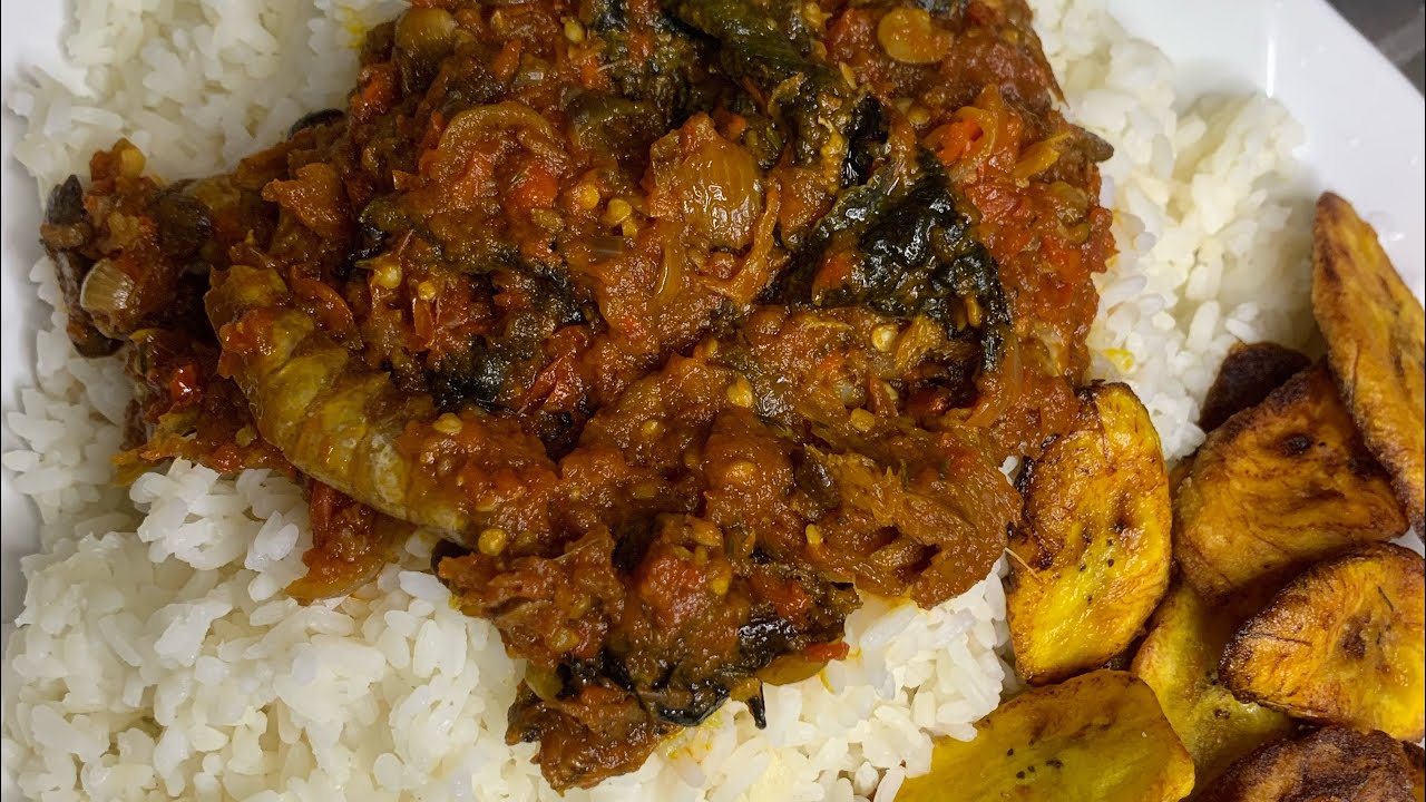How to Cook white rice and palm oil stew. My niece did the voice-over 😆