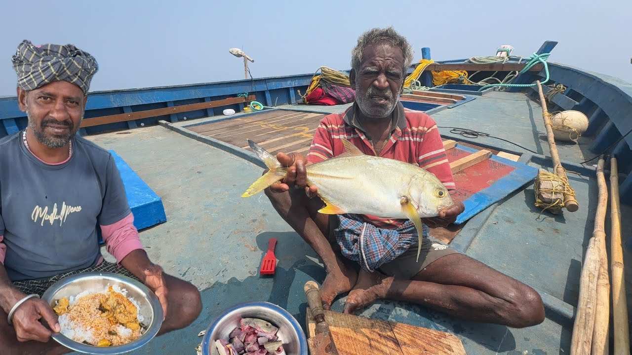 Yummy 😋 Yellow Trevally Fish Curry 🍛 Deep Sea Cooking 