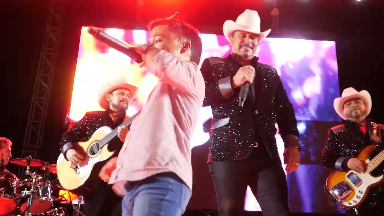 Abelito y Los Invasores de Nuevo León - Laurita Garza (En Vivo desde Matamoros)