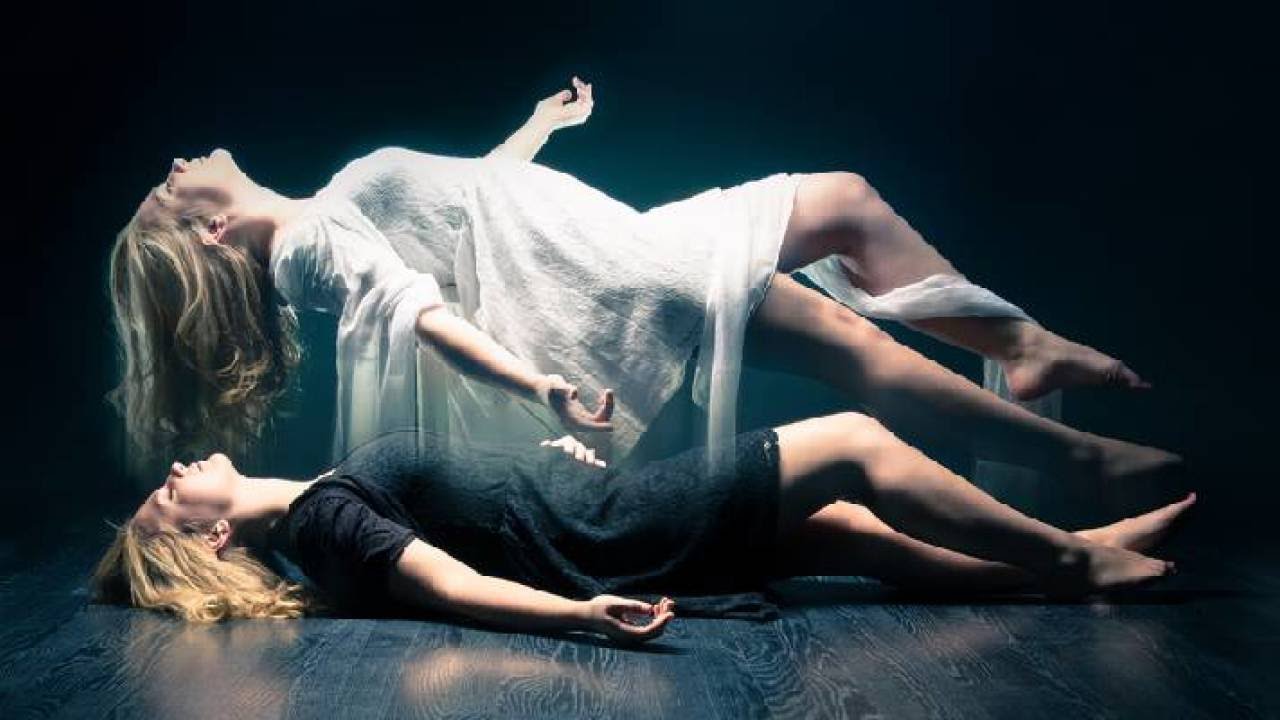 Actual moment of the soul leaving the body of dead humans by using Bioelectrographic photography