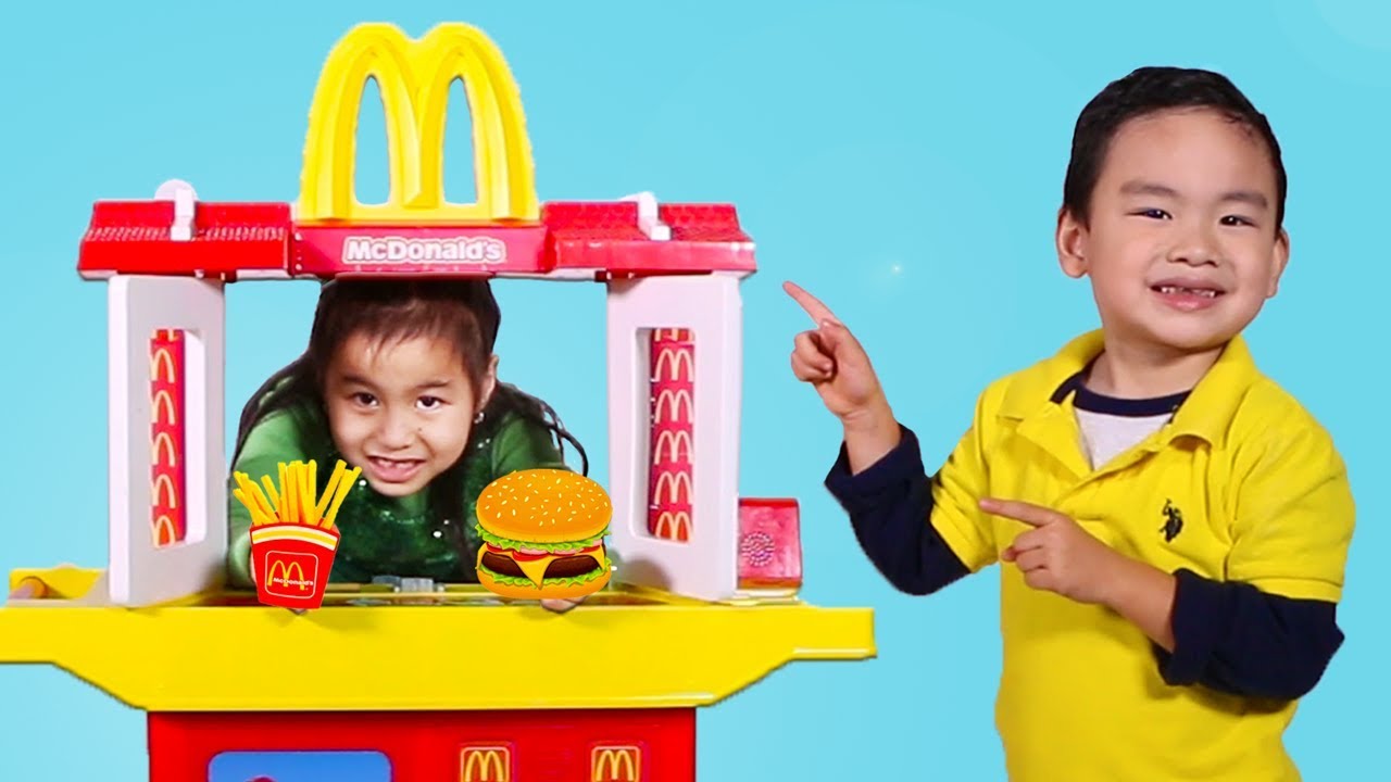 Jannie y Lyndon Hacen Hamburgueseria de McDonalds | McDonald’s Toy Pretend Play