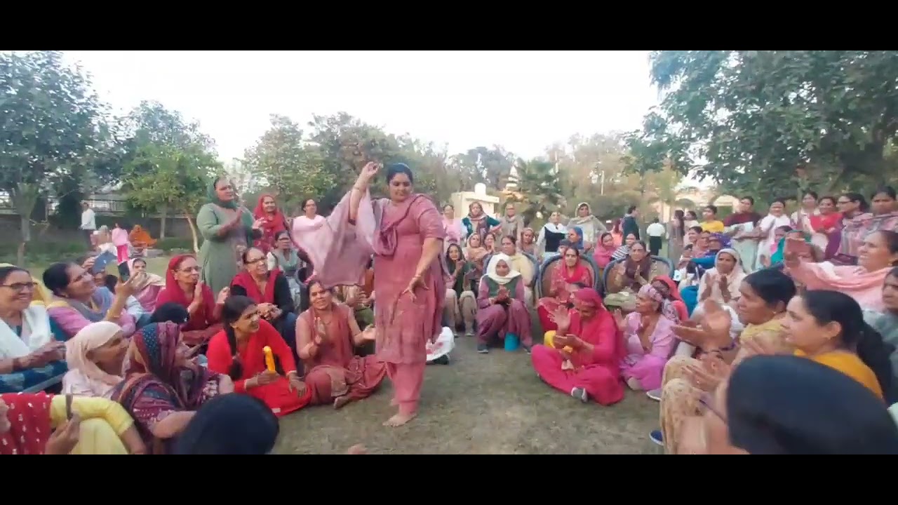 फागण की मस्ती आजाद नगर पार्क में #हरियाणवी गीत #डांस #ट्रेंडिंग विडियो #अपनेरिवाज 