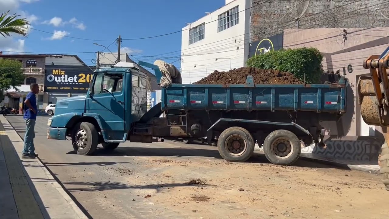 FAZENDO O TRANSPORTE DE MATERIAL 