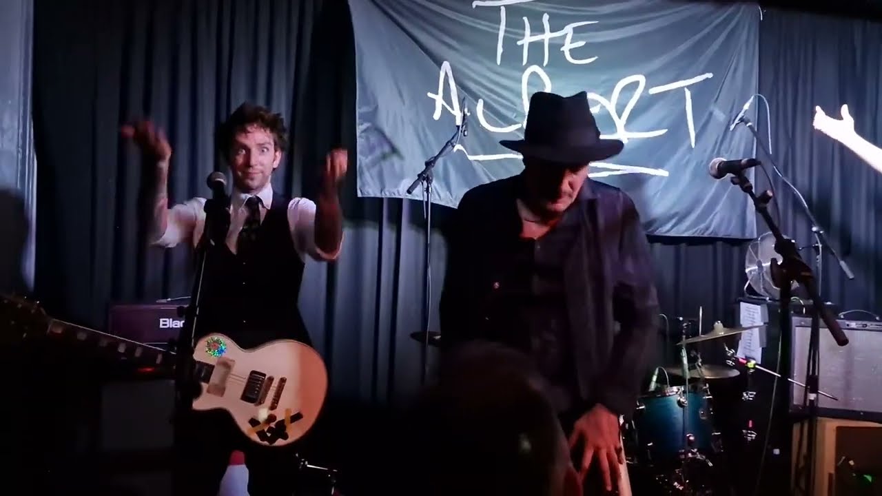The Professionals - Holidays In The Sun (Sex Pistols) - Live at the Albert, Brighton - 12 Nov 2023