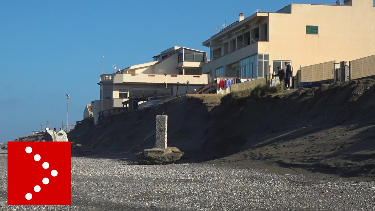 Barcellona Pozzo di Gotto: la costa scavata dell'erosione e delle recenti mareggiate