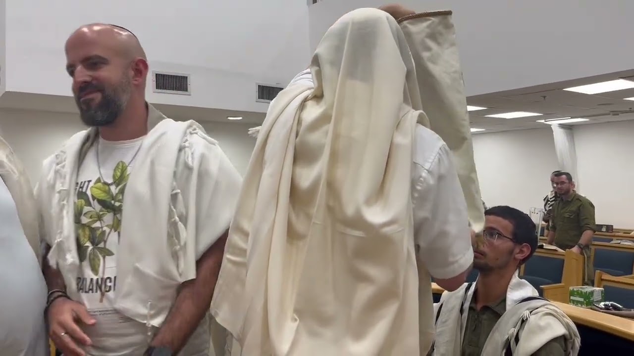 בית כנסת ״תפארת יעקב ושלמה״ נתניה ״ברכת כהנים״ וקריאת התורה ליום שישי של סוכות שנת תשפ״ו 