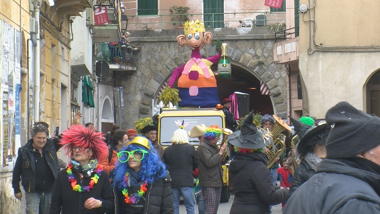 Ceriana Carnevale La Sausissa, le tradizioni :Dalla Settimana Santa ai Corni di Castagno