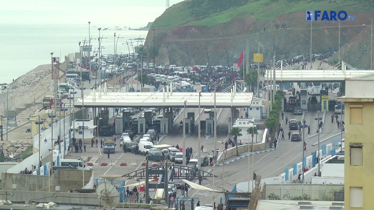 Frontera entre Ceuta y Marruecos: autobuses atascados, miles de personas esperando