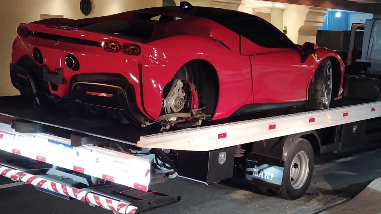 Segunda parte do acidente com uma Ferrari SF90 Stradale em Balneário Camboriú. 