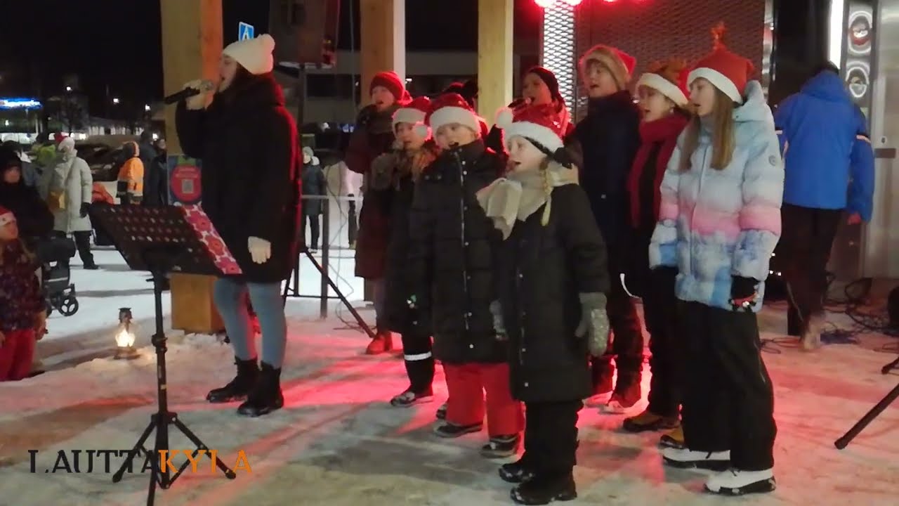 Laulukoulu Presto esiintyy Huittisten joulunavauksessa, joulukuussa 2023