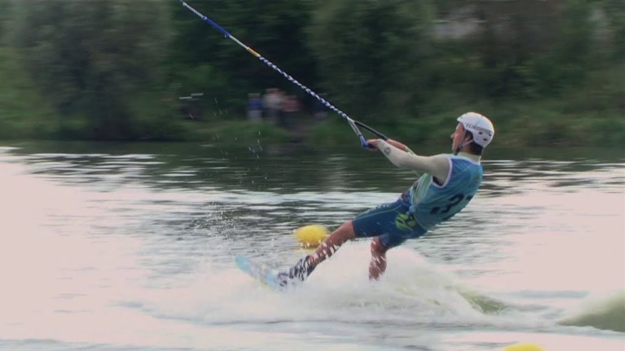Wakeboarding dla początkujących. Na czym polega i jak dobrać deskę? [Sport.pl]
