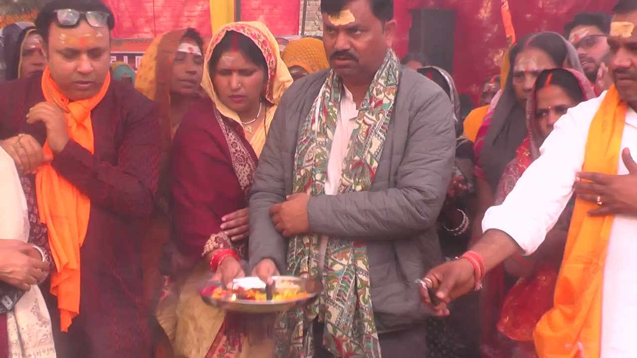 प्राचीन कैलाश मंदिर लखनऊ में 108 शिव लिंगों पर भव्य रुद्राभिषेक भक्तों के द्वारा किया गया