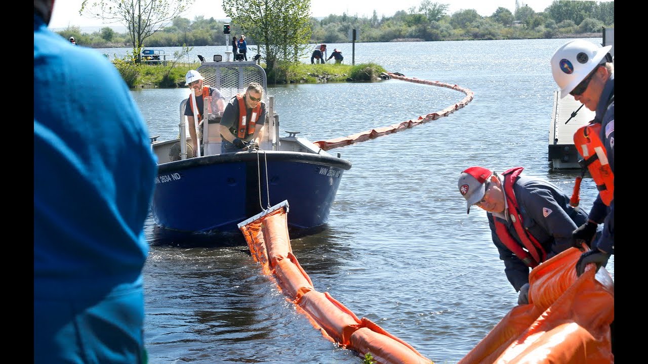 Oil spill response drill on the Snake River