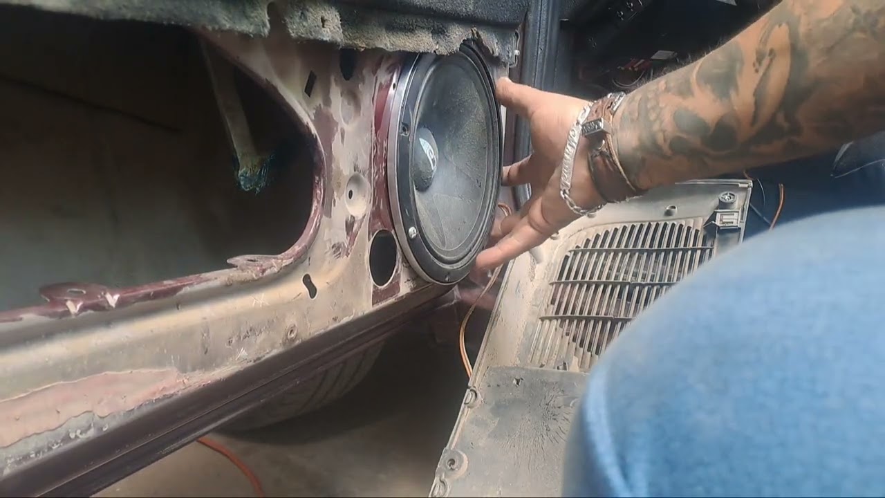 Bocinas 9 pulgadas en la puerta chevy monza 2002 carbon audio misil 3000w 